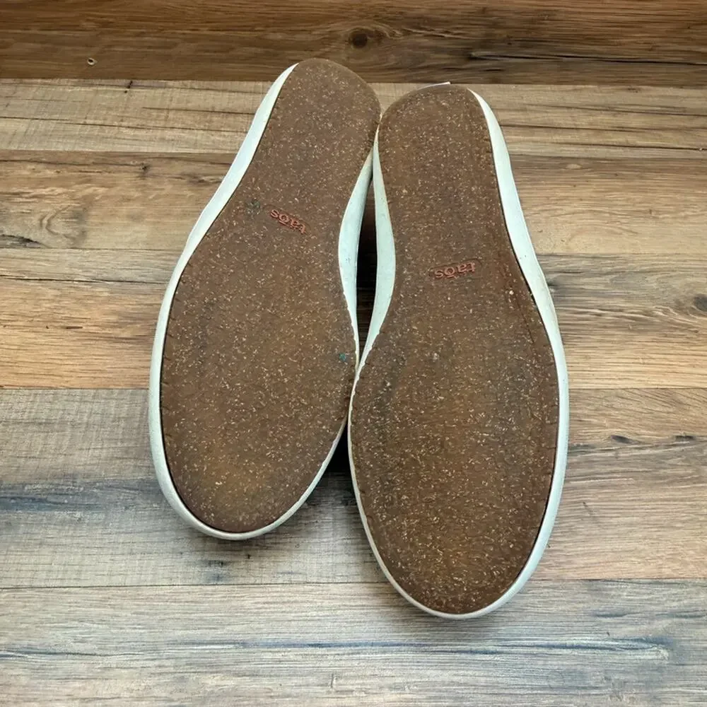Taos Women's Size 7.5 gray Leather Loafers   Shoes